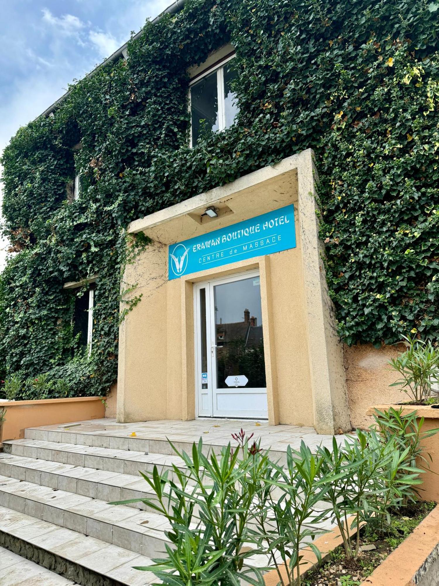 Erawan Boutique Hotel Evreux Bagian luar foto