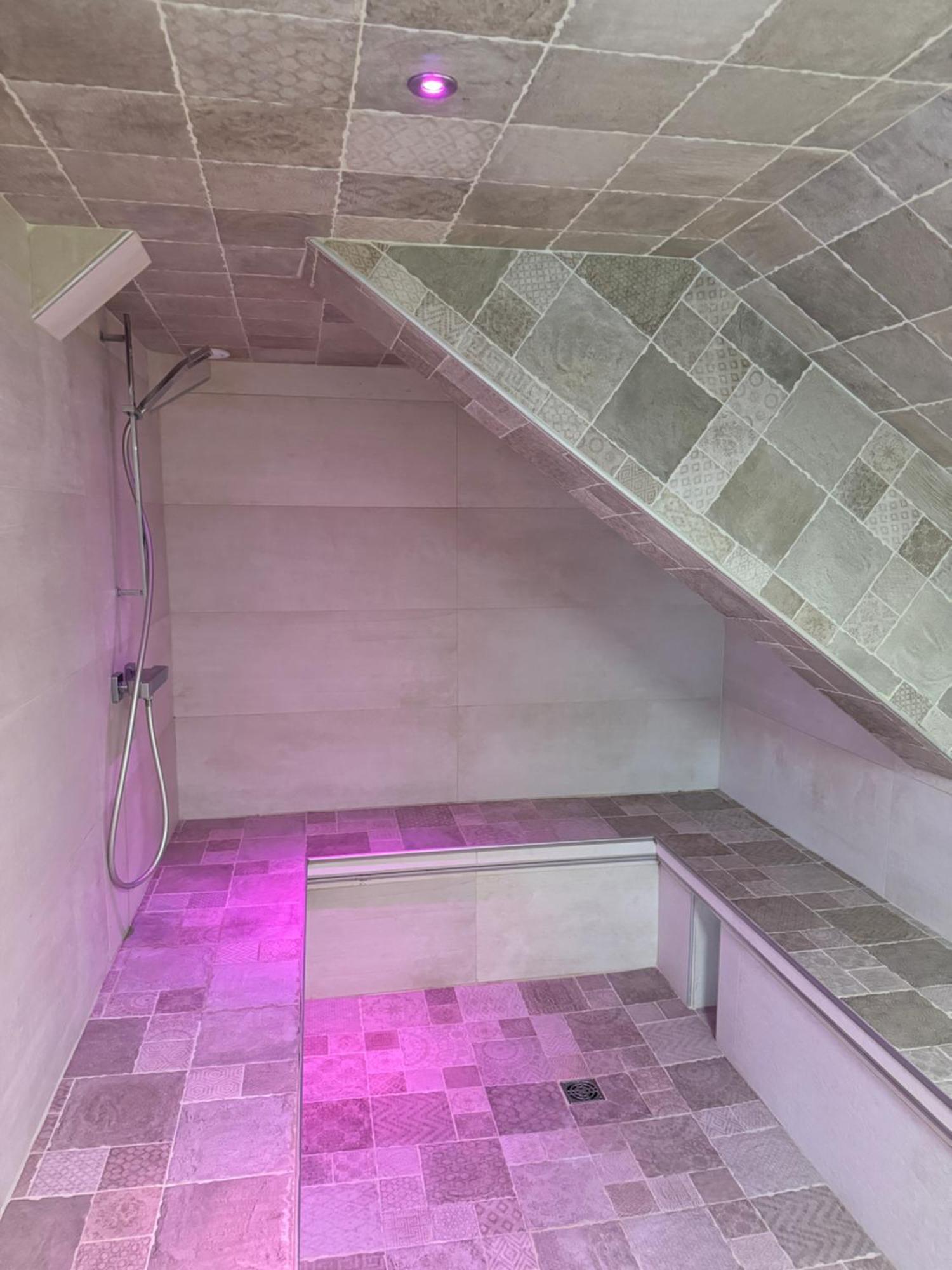 Erawan Boutique Hotel Evreux Bagian luar foto
