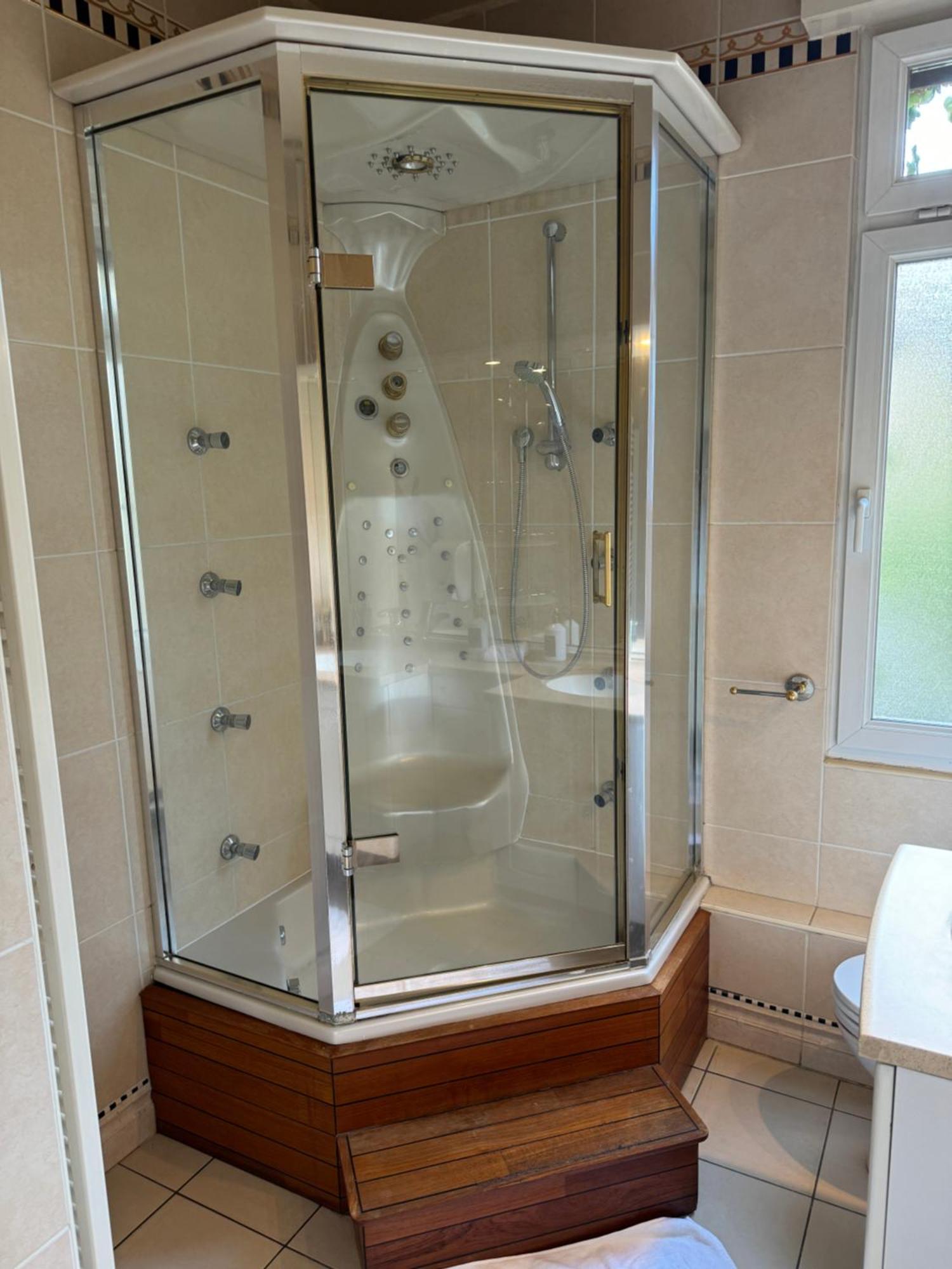 Erawan Boutique Hotel Evreux Bagian luar foto