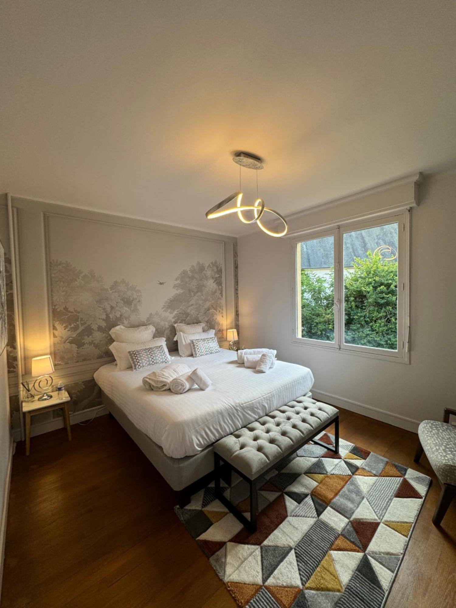 Erawan Boutique Hotel Evreux Bagian luar foto