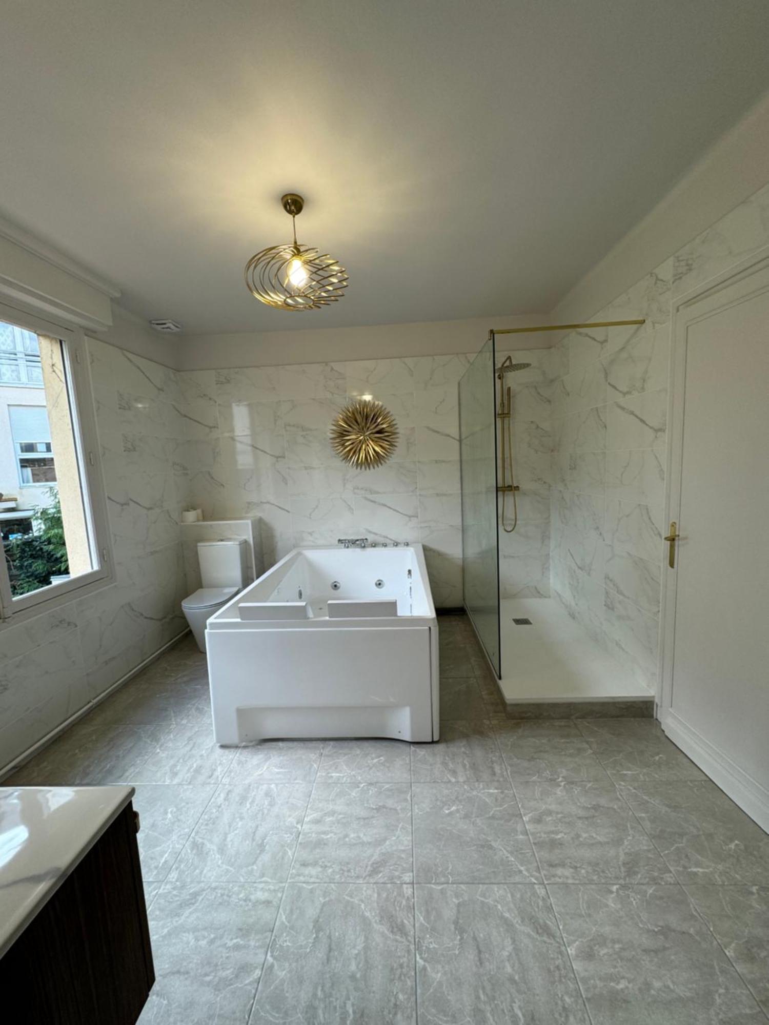 Erawan Boutique Hotel Evreux Bagian luar foto