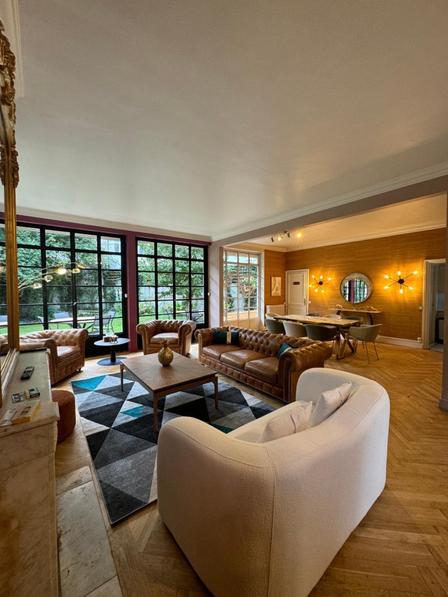 Erawan Boutique Hotel Evreux Bagian luar foto
