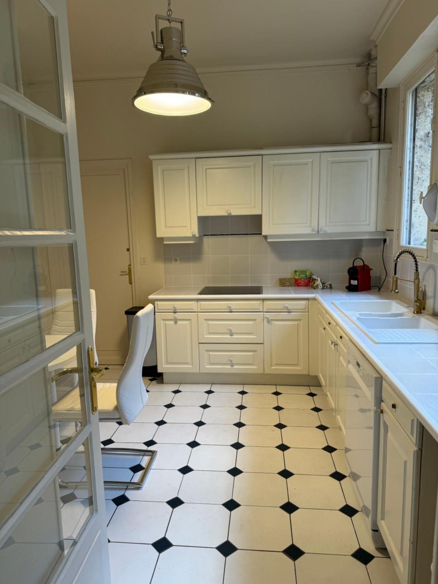 Erawan Boutique Hotel Evreux Bagian luar foto