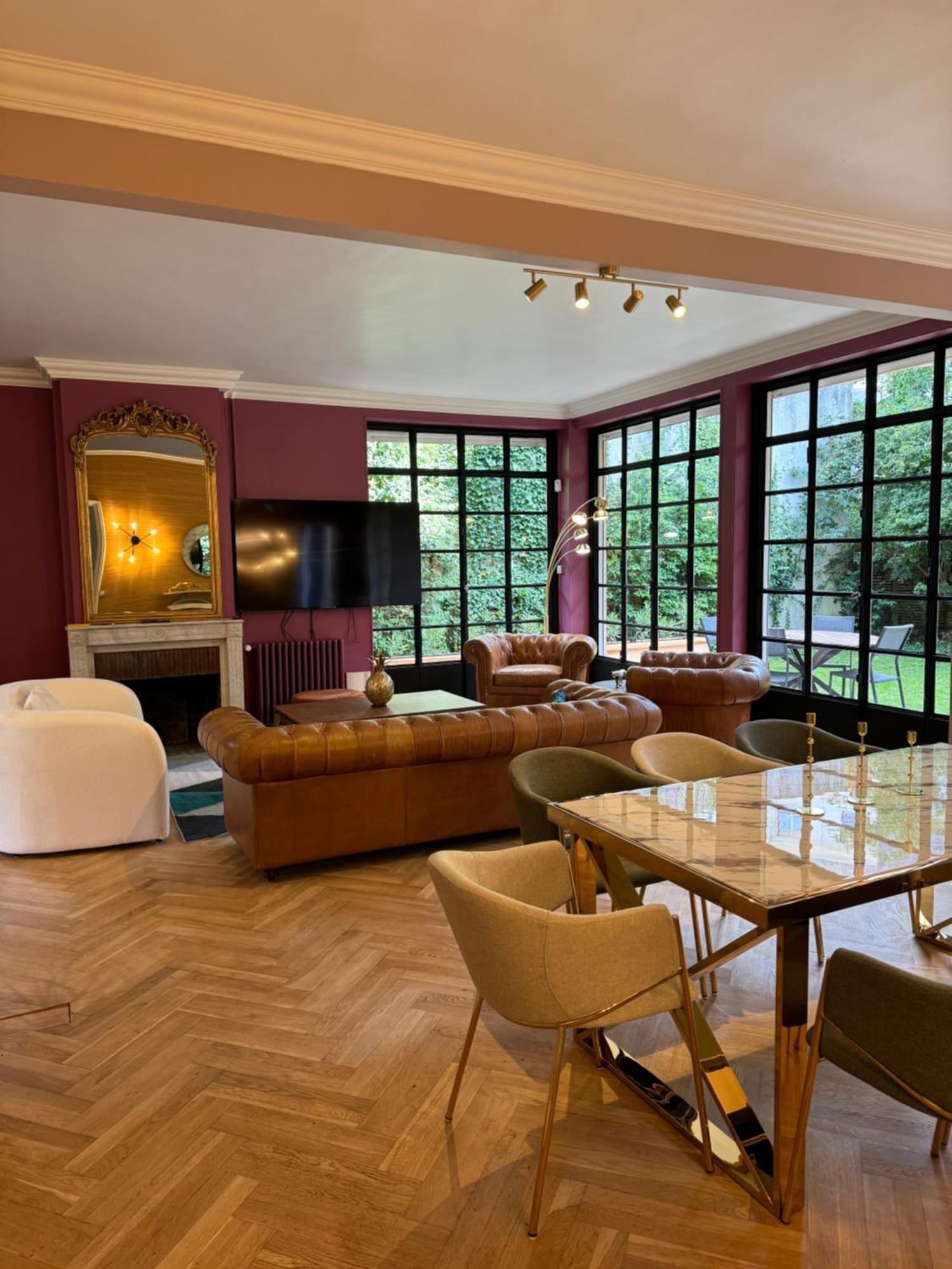 Erawan Boutique Hotel Evreux Bagian luar foto